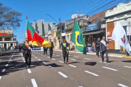 De gurizadinha de bombacha a autoridades de respeito, nosso pago mostrou que civismo e tradição gaúcha andam de mãos dadas nas ruas da Barranca do Ibirapuitã