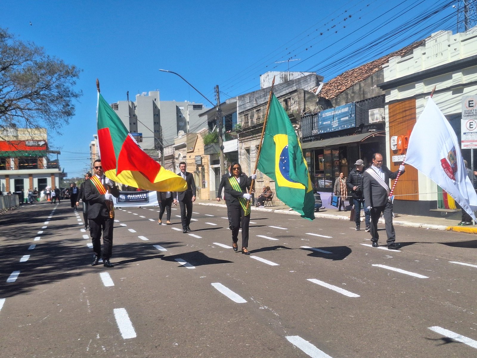 De gurizadinha de bombacha a autoridades de respeito, nosso pago mostrou que civismo e tradição gaúcha andam de mãos dadas nas ruas da Barranca do Ibirapuitã