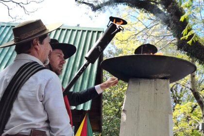 A querência mais tradicionalista do Rio Grande do Sul recebeu a centelha sagrada com honras de general e cavaleiros de bombacha nova!