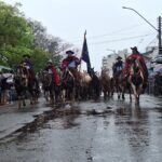 Nos pagos alegretenses, a tradição campeira marcou presença de gala com uma demonstração que fez o coração de qualquer gaudério bater mais forte
