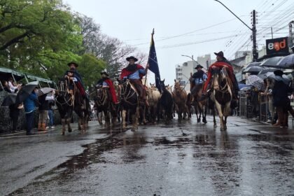 Nos pagos alegretenses, a tradição campeira marcou presença de gala com uma demonstração que fez o coração de qualquer gaudério bater mais forte