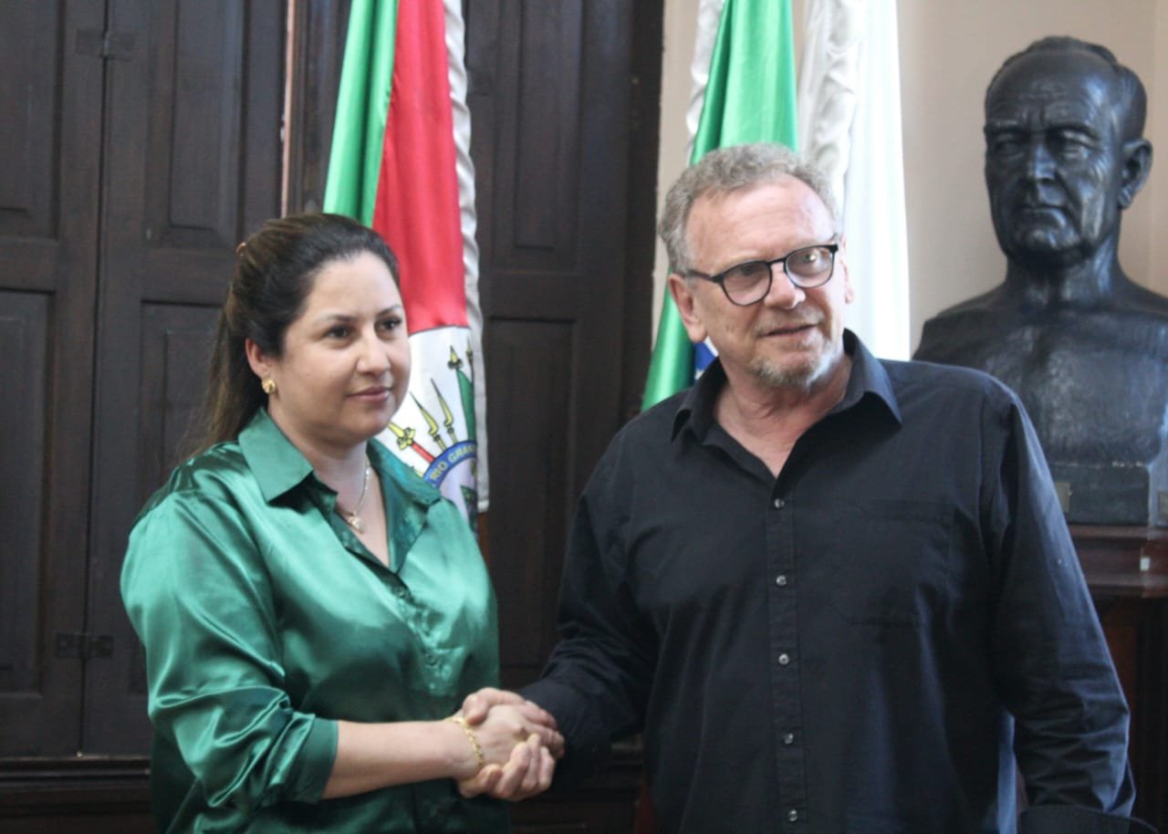 Da terra do Baita Chão para o comando da Rainha da Fronteira: conterrânea Andrea Gallina faz história ao assumir prefeitura de Bagé enquanto Mainardi viaja a serviço