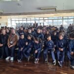 Prefeito Jesse Trindade e a gurizada dos colégios se reuniram para mostrar que no trânsito, como no campo, quem vai com muita pressa acaba se atolando