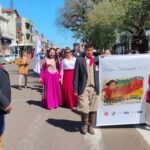 Do galpão do CTG Farroupilha até o calçadão da Gaspar Martins, pilchados de peito estufado mostraram que em nosso pago a tradição segue mais forte que invernada de potro xucro