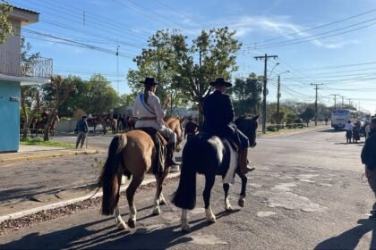 Da serra à fronteira, a centelha farroupilha percorreu mais de 700 quilômetros até nosso pago, trazendo o espírito da tradição para os festejos que agitam a querência alegretense