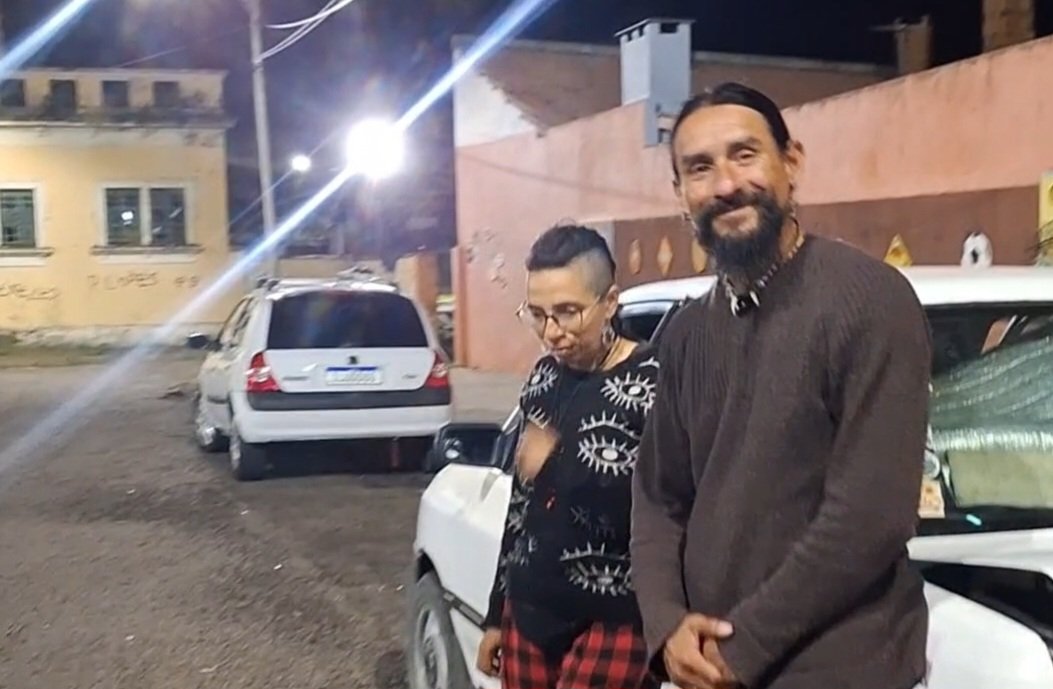 Direto das bandas da Colômbia, essa tropa de andarilhos já campereou por sete países e agora encanta os gaudérios do nosso pago com arte e música