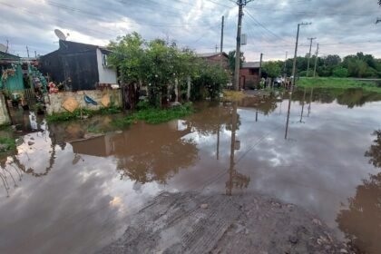 Com o Ibirapuitã já mostrando os dentes a 4 metros acima do normal, os gaudérios da Defesa Civil estão de prontidão para socorrer os viventes afetados pela enchente que castiga nossa querência