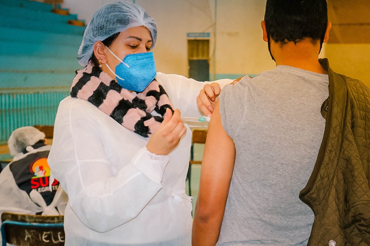 Enquanto o cusco da pandemia volta a latir no Estado, Alegrete mantém os casos estabilizados mas vigilante como campeiro em dia de rodeio
