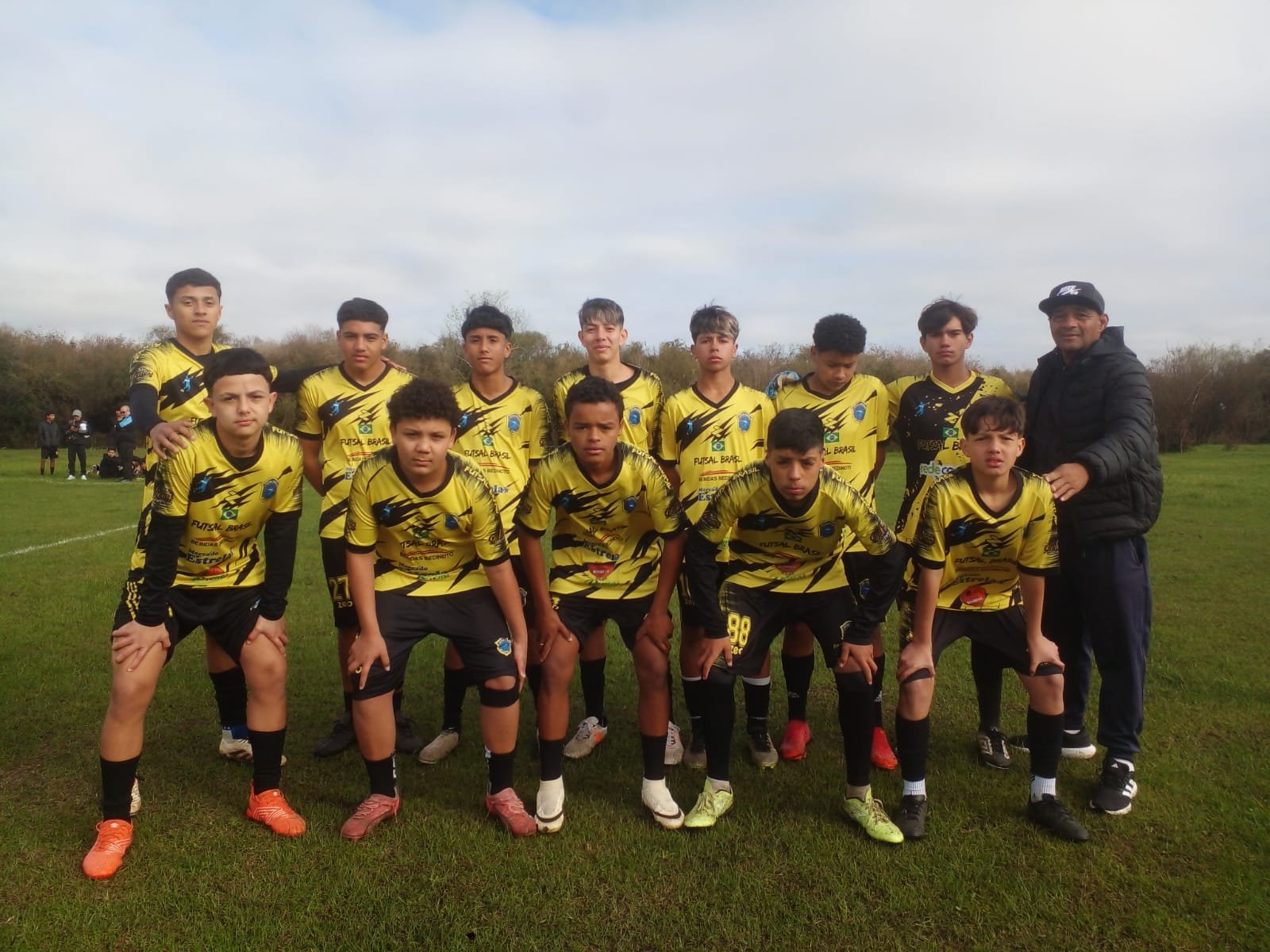 No Dia da Independência, os guri do bairro Santo Antônio mostraram que o futsal alegretense tem futuro mais promissor que invernada em tempo de chuva
