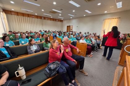 Lá pelos pagos de Alegrete, os veteranos do Sesc mostraram que pra cuidar da cabeça não tem idade – reunião juntou 90 viventes numa prosa que aqueceu o coração mais que um mate em manhã de geada