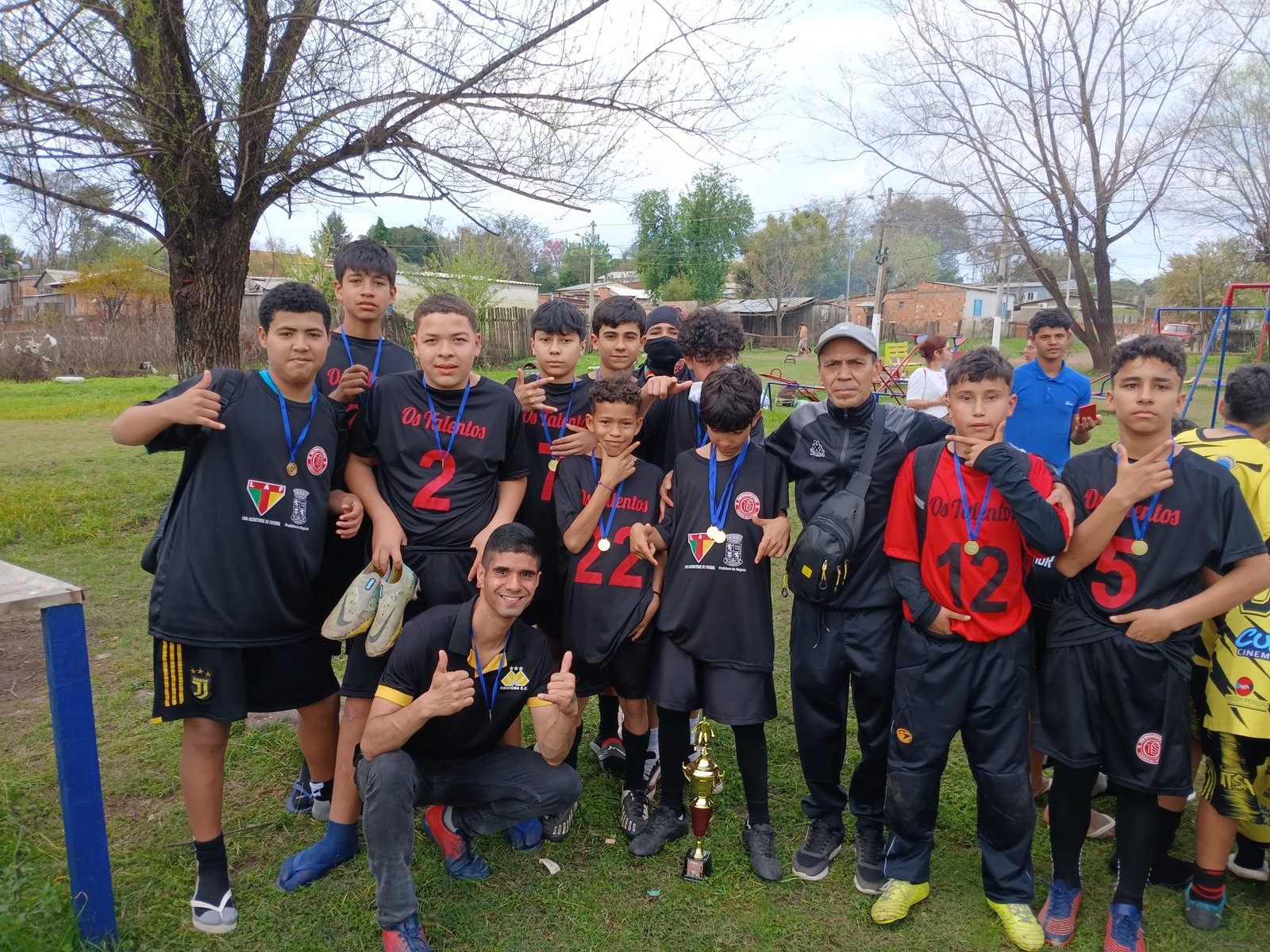 Nos campos de Alegrete, a peonada mirim mostrou que o futebol de base da nossa querência segue formando craques com a força do minuano