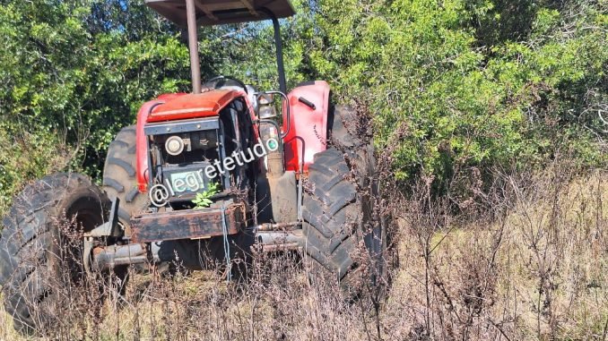 Na terra das caponetes, a balança da justiça pesou firme contra quem tentou escapar de dívida com um tiro - 18 anos de cadeia pro réu que segue mais sumido que agulha em palheiro