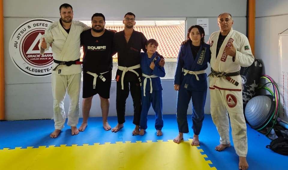 Na querência do Baita Chão, lutadores mostraram que têm mais garra que touro em rodeio na tradicional troca de faixas da Gracie Barra