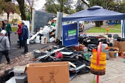 Lá pelos lados do Vila Nova, os gaudérios terão a chance de se livrar daqueles aparelhos que já não passam de entulho no galpão - uma iniciativa que deixa nossa querência mais limpa que bombacha nova em dia de domingo