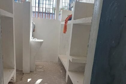 Obras que chegam a mais de um milhão de reais estão quase prontas, mas nem de perto resolvem o problema dos viventes que seguem amontoados como gado em mangueira pequena