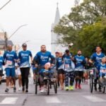 Da querência do Baita Chão para Santa Catarina, gurizada alegretense leva a bandeira do Rio Grande em evento com mais de 2 mil corredores e 250 cadeirantes de todo Brasil
