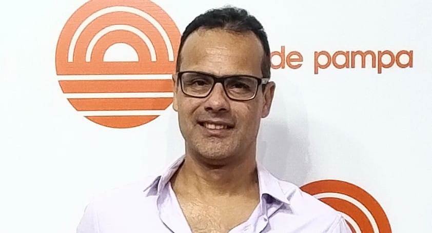 Da querência do Baita Chão para as ondas da capital: conheça a trajetória do comunicador que leva o jeito campeiro de Alegrete nas ondas do rádio gaúcho