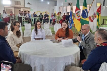 Em pleno coração do Vaqueanos da Fronteira, a Justiça alegretense botou bombacha e tirador para resolver caso de um vivente que misturou canha com volante