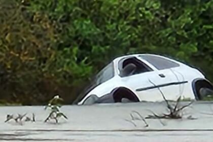 Vivente que vinha do Parové teve que lidar com uma surpresa mais traiçoeira que cobra no capim alto quando se deparou com água na pista