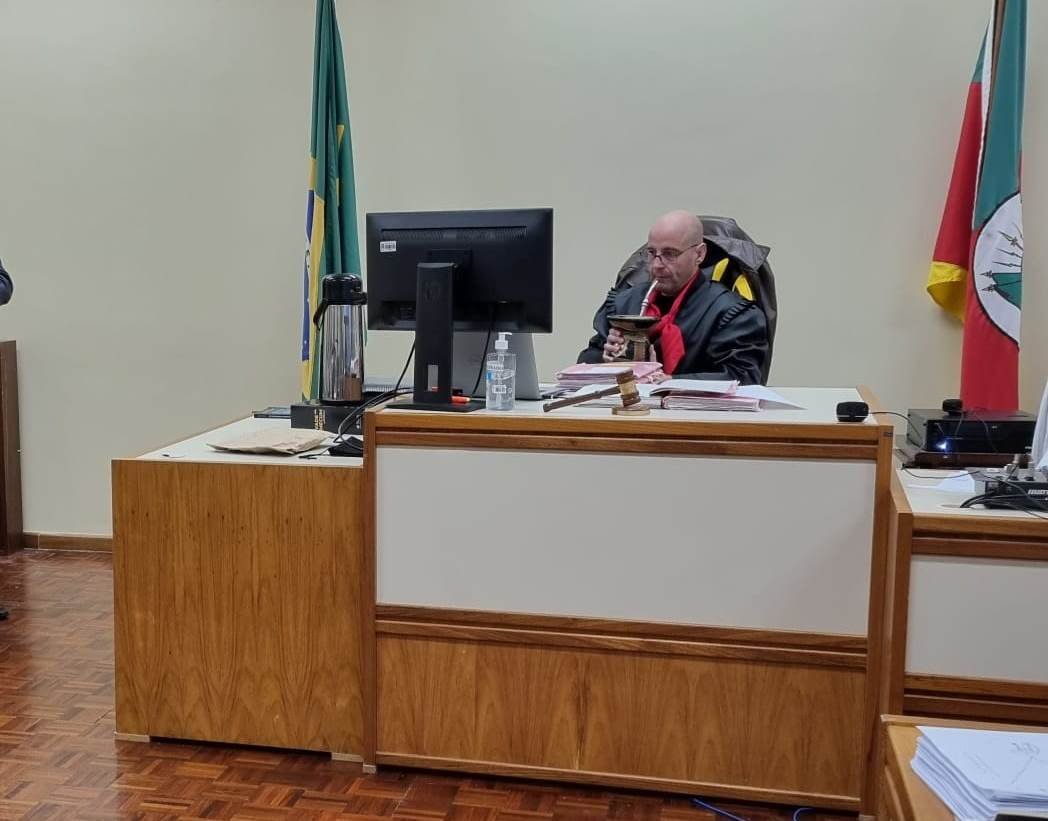 No Fórum de Alegrete, Conselho de Sentença deu razão para a defesa do homem mais alvoroçado que potro em primeiro rodeio