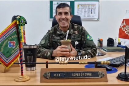 De bombacha no coração e farda no peito, o militar que comandou os 746 homens da Colina dos Masgraus agora leva o chimarrão da tradição alegretense até os pagos da capital federal