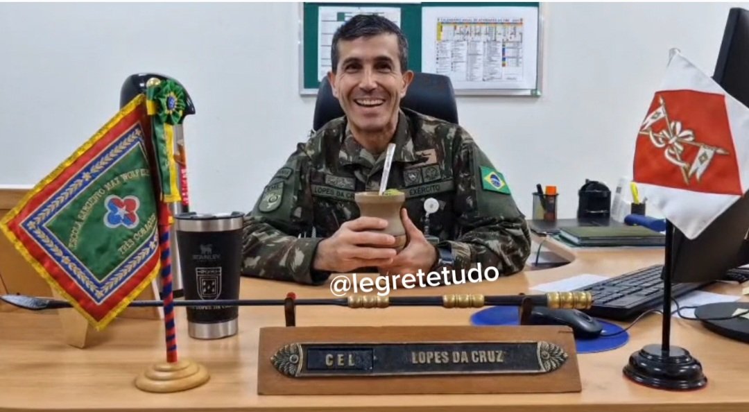 De bombacha no coração e farda no peito, o militar que comandou os 746 homens da Colina dos Masgraus agora leva o chimarrão da tradição alegretense até os pagos da capital federal