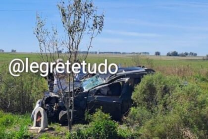 Na estrada que corta nossa querência, entre Alegrete e Uruguaiana, um sinistro de respeito mostrou que até nos momentos de perigo, a fé gaúcha segue firme como guarda-mangueira em rodeio
