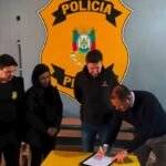 De chimarrão na mão, autoridades assinaram no Presídio Estadual o novo acordo que vai dar uma baita ajuda pra deixar nossa querência mais limpa que pátio de CTG em dia de festa