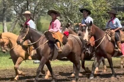 Do Jacaquá ao Mariano Pinto, a gurizada tradicionalista mostrou que pra celebrar a cultura gaúcha nem temporal é empecilho na querência alegretense