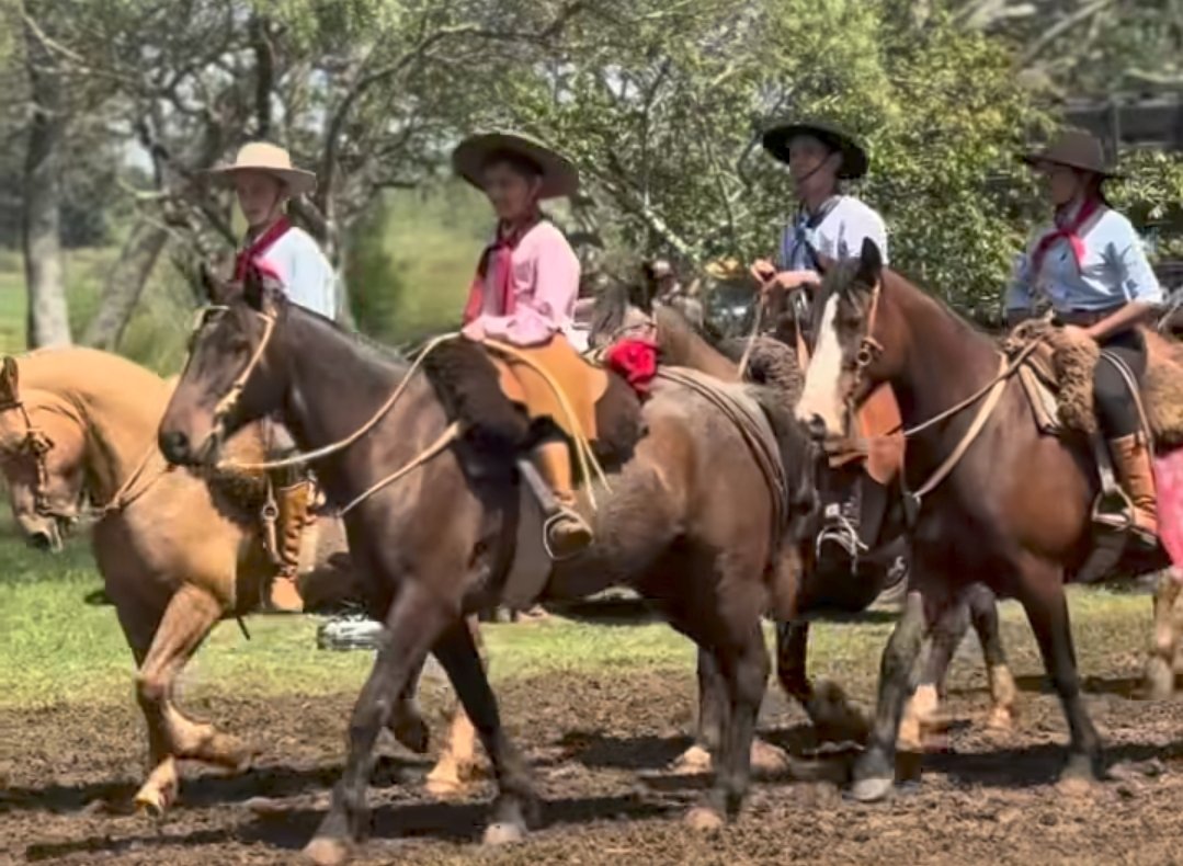 Do Jacaquá ao Mariano Pinto, a gurizada tradicionalista mostrou que pra celebrar a cultura gaúcha nem temporal é empecilho na querência alegretense