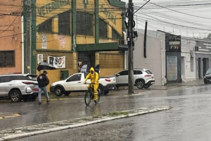 Depois de um início de semana molhado que deixou a campanha mais verde que alfafa nova, o minuano traz o sol de volta pra secar as bombachas dos alegretenses