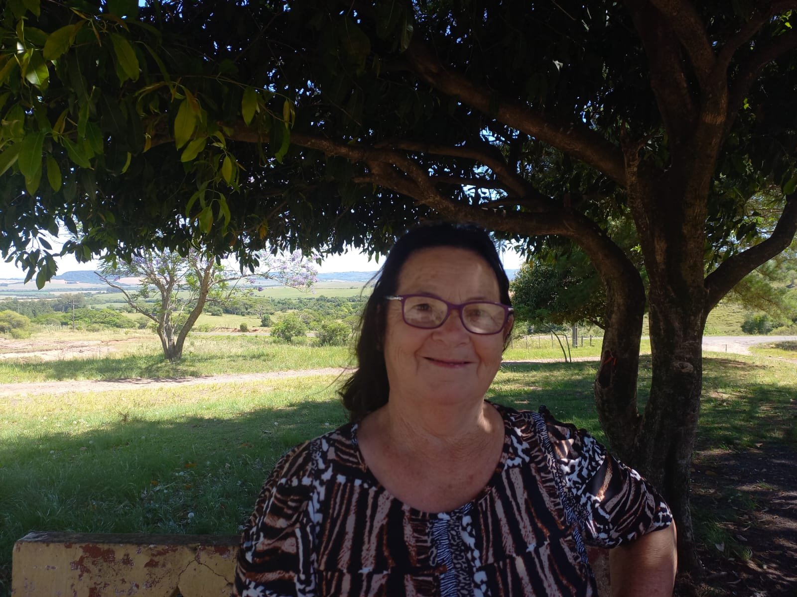 A costureira mais querida do Macedo, que vestiu gerações de alegretenses, agora enfrenta um entrevero com a saúde que tá mais difícil que domar potro xucro