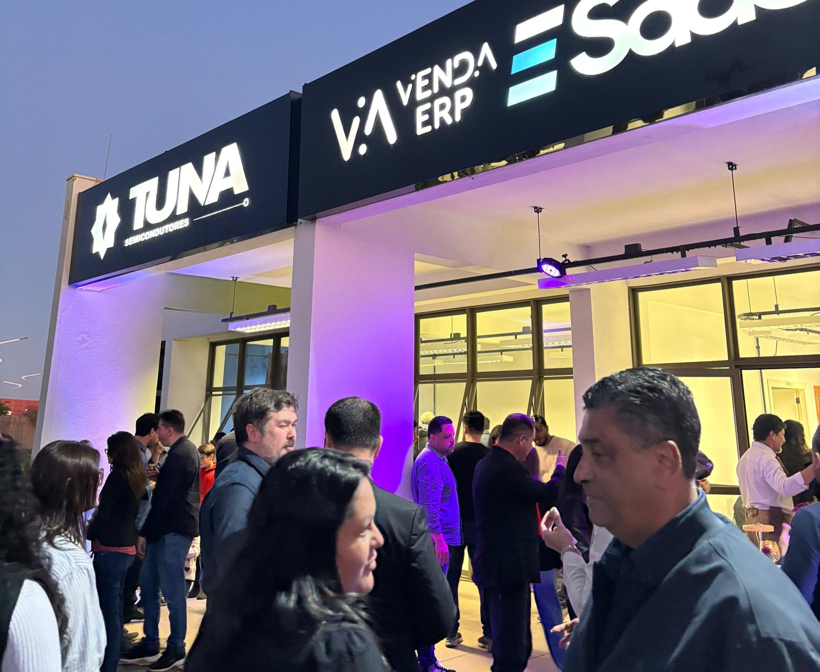 De mãos dadas com a UNIPAMPA, guris da fronteira oeste mostram que chip não é só coisa de gringo, tchê! Startup Tuna Semicondutores escolhe nosso pago pra virar potência tecnológica.