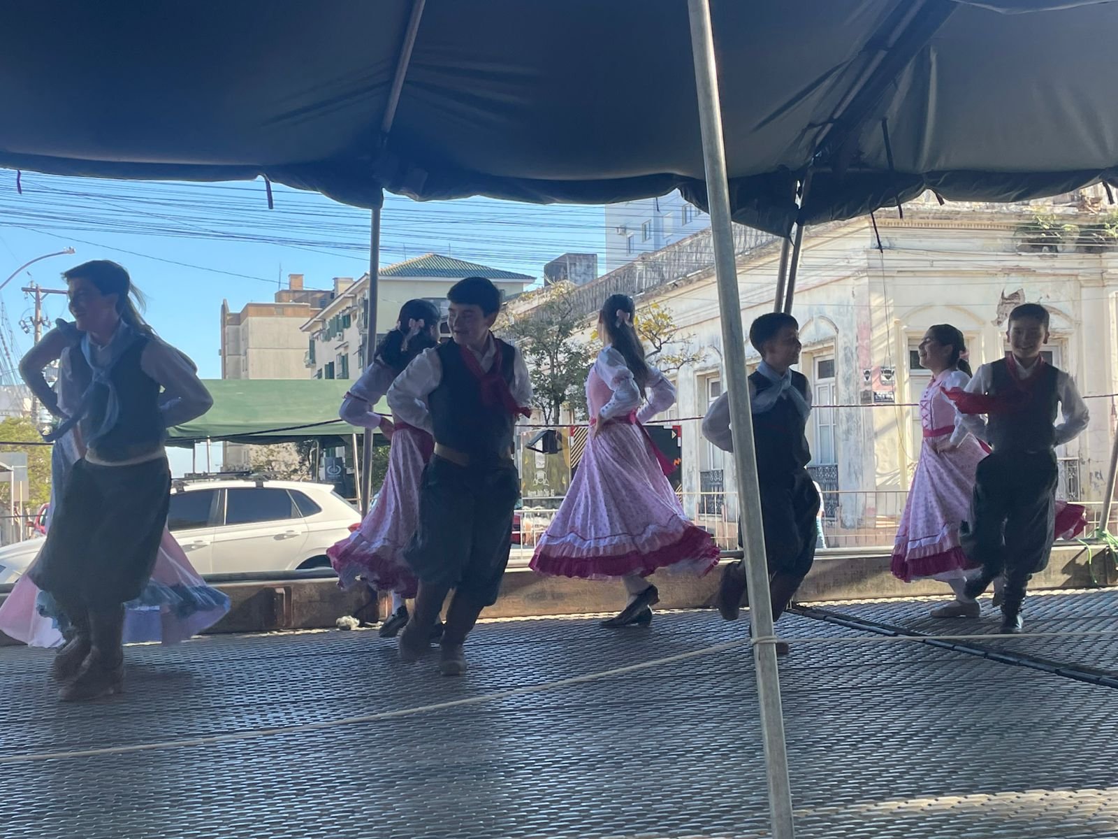 Na querência da Praça Getúlio Vargas, os pequenos gaudérios mostram que o amor pela tradição já corre no sangue da nova geração