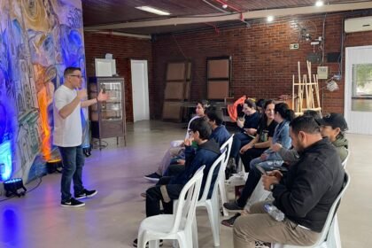 No coração da Fronteira Oeste, Alegrete recebe sua 44ª Semana do Livro com estandes prontos pra receber os viventes sedentos por conhecimento, mesmo com o tempo virando água