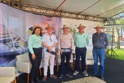 Tchê, lá na 83ª Expofeira de Alegrete, viventes do setor tributário bateram um bom papo pra desamarrar os nós dessa Reforma que tá chegando mais ligeiro que vento minuano