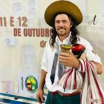 Na Terra dos Poetas, os filhos da Barranca do Ibirapuitã mostraram que tradição corre nas veias e conquistaram vagas preciosas para o maior festival de arte amadora da América Latina