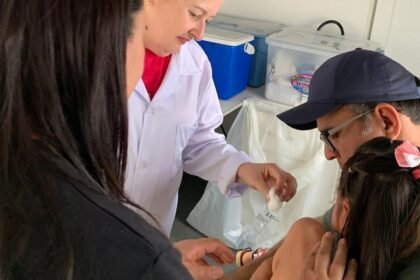 Enquanto os gaudérios apreciavam o artesanato e as quitutes da nossa querência, a Secretaria da Saúde aproveitou pra garantir que os viventes da cidade ficassem protegidos contra as mazelas que andam por aí