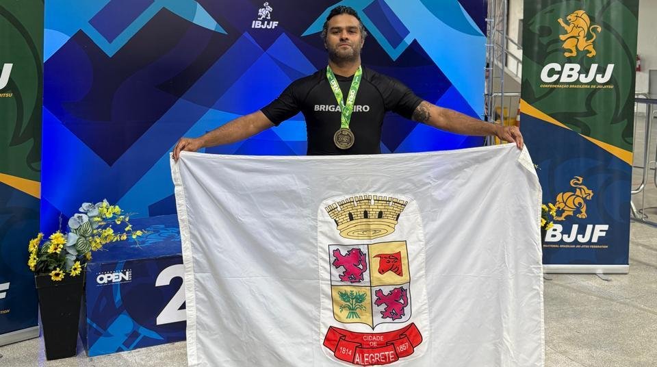 Faixa preta Felipe Ribeiro trouxe para nossa querência uma medalha do Curitiba Open Spring Internacional, mostrando que o gaudério da fronteira oeste sabe fazer a diferença no tatame