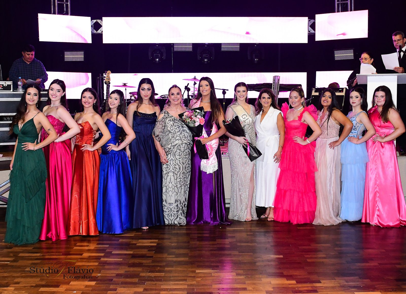 Num entrevero de emoções e solidariedade, a querência alegretense se uniu em roda de chimarrão da esperança para apoiar a Liga Feminina de Combate ao Câncer