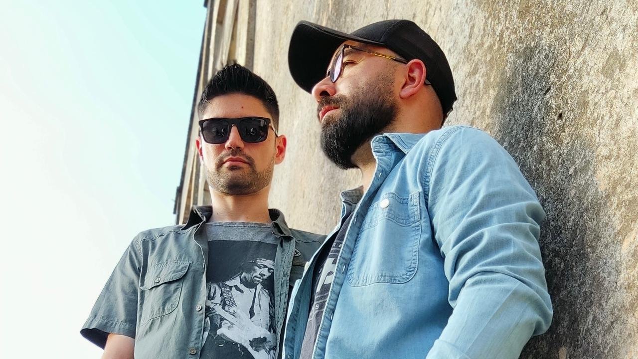 Lá das terras do Ibirapuitã, um duo que faz a música gaúcha mais rica que churrasco de domingo, está na peleia por um lugar ao sol entre os talentos do Rio Grande.