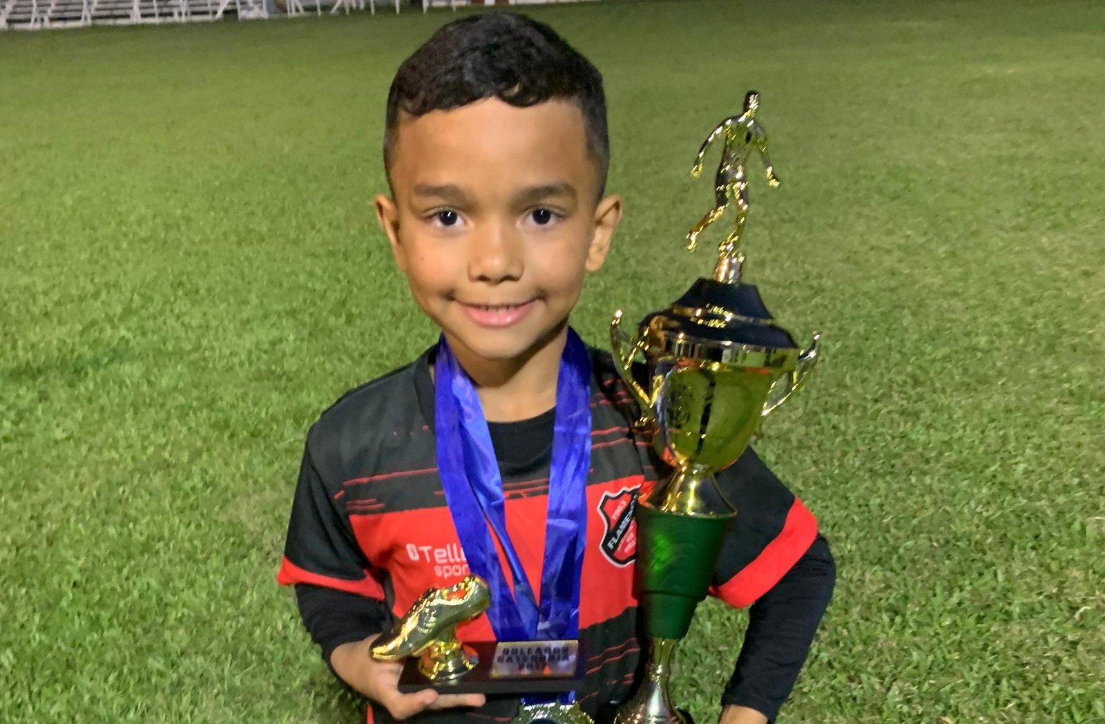 Piazito alegretense com talento mais afiado que faca de campeiro recebe oportunidade que pode mudar sua trajetória nos campos da vida