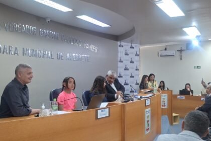 No pago onde a tradição se mistura com o novo, a gurizada mostrou que tem opinião firme como esteio de galpão nas comemorações dos 194 anos do Legislativo alegretense