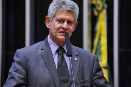 Buenas, vivente! Quando um guri de nossa querência chega aos dez anos, é hora de festa grande - e foi assim que o deputado Afonso Motta levou nosso pago pro coração do poder nacional