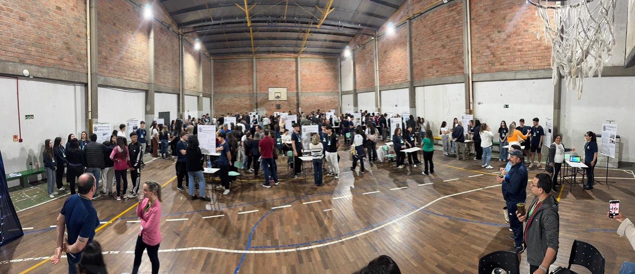 De peão a doutor: evento transforma ginásio em 'galpão do conhecimento' e mostra que na querência alegretense o chimarrão é servido com ciência