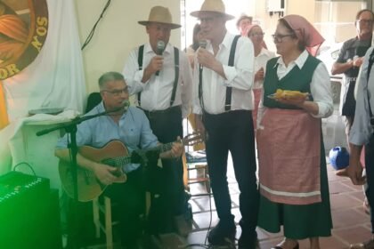 Lá pros lados da querência da São José, mais de 300 viventes se reuniram num arraiá de dar água na boca, mantendo viva a chama da italianada que ajudou a fundar nosso pago