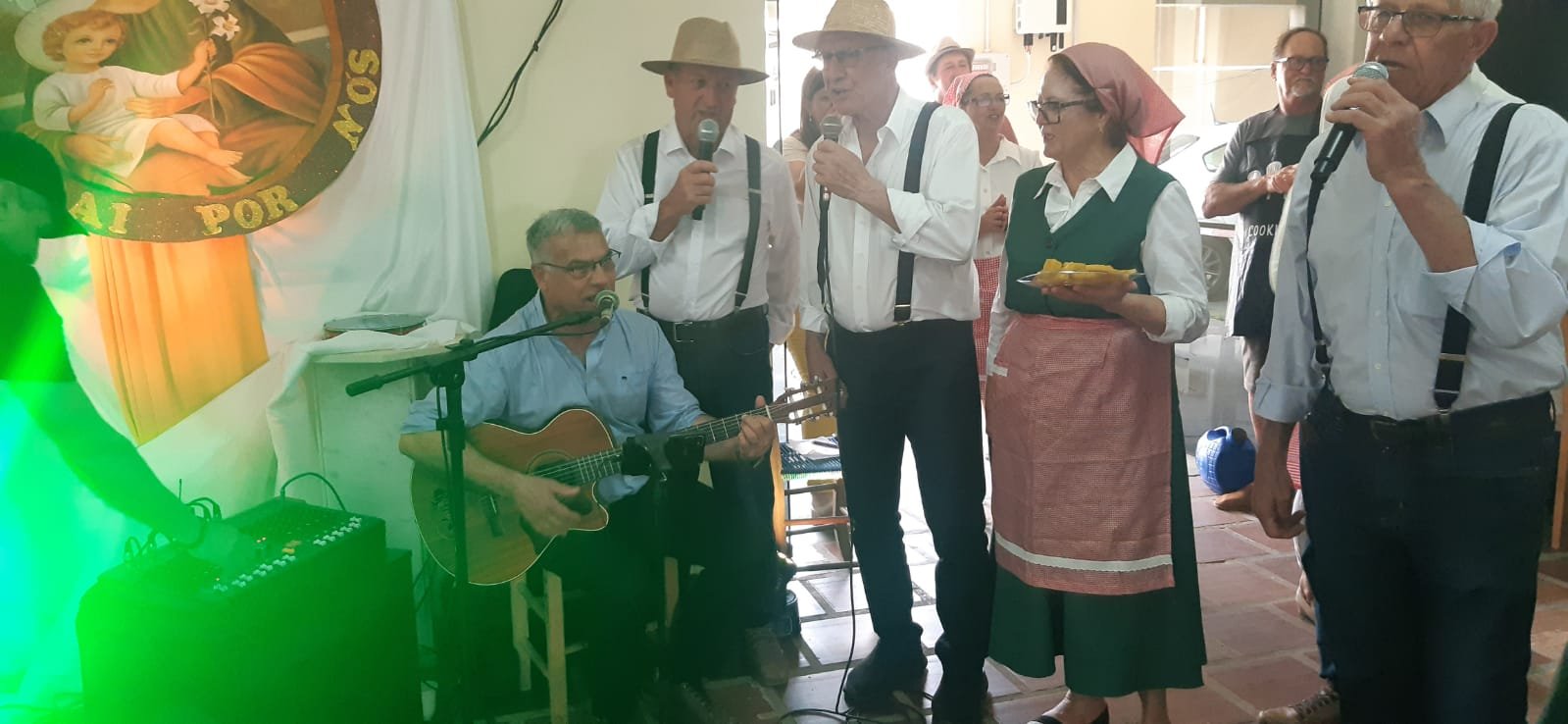 Lá pros lados da querência da São José, mais de 300 viventes se reuniram num arraiá de dar água na boca, mantendo viva a chama da italianada que ajudou a fundar nosso pago