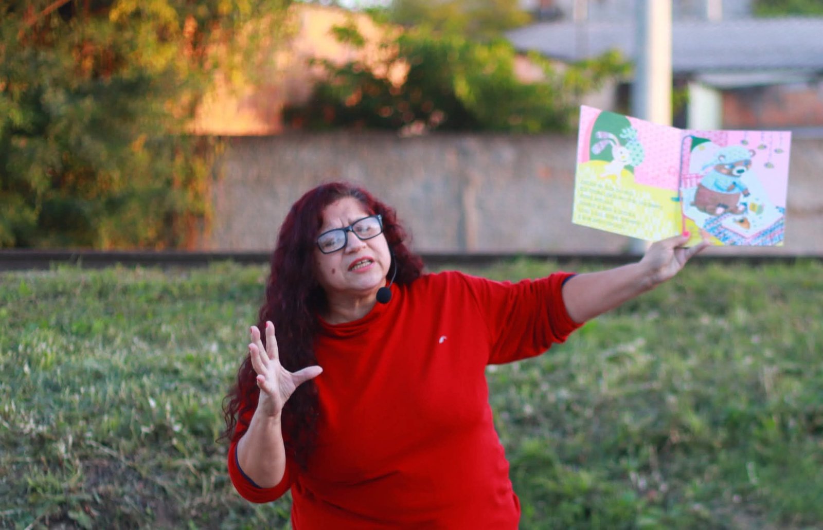 De guria da campanha a Mestra das histórias, conheça a baita homenageada da 44ª Feira do Livro que faz a gurizada se apaixonar pela leitura em nossa querência