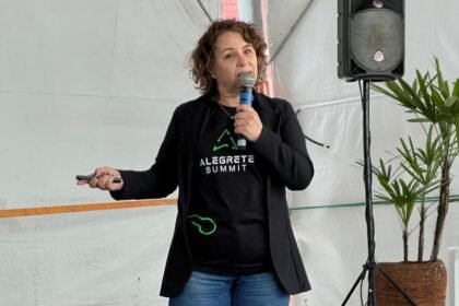 Da querência de Alegrete para os palcos da tecnologia, nossa prenda Ruth encantou plateia no Summit com soluções que estão mudando o jeito de lidar com o gado e a plantação