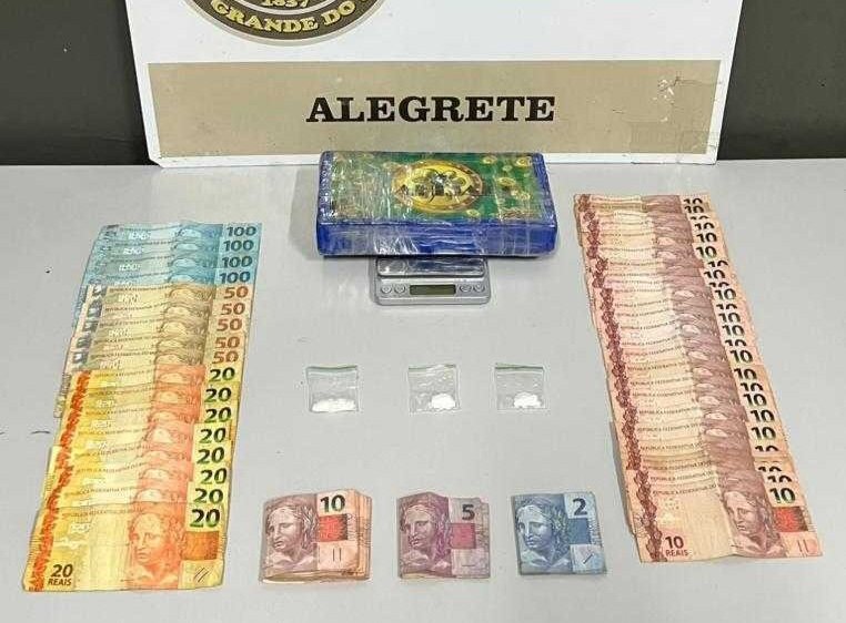 Brigadianos de olho vivo campeiaram um gaudério de 32 anos que fazia um entrevero com drogas na nossa querência, lá pras bandas da Cidade Alta